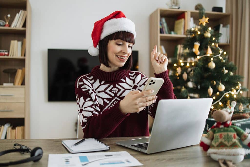 Renda extra no fim do ano é possível para quem sabe como e o que procurar a partir de agora, pois as festas estão chegando.