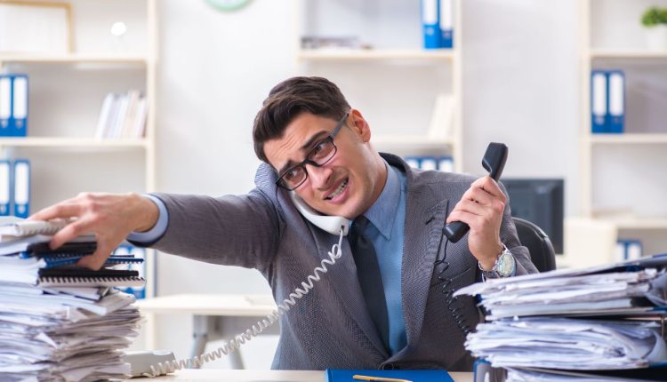 Mudar de carreira pode ser o primeiro passo para ganhar mais e para fugir da sobrecarga que o trabalho tem empenhado em suas costas todos os dias.