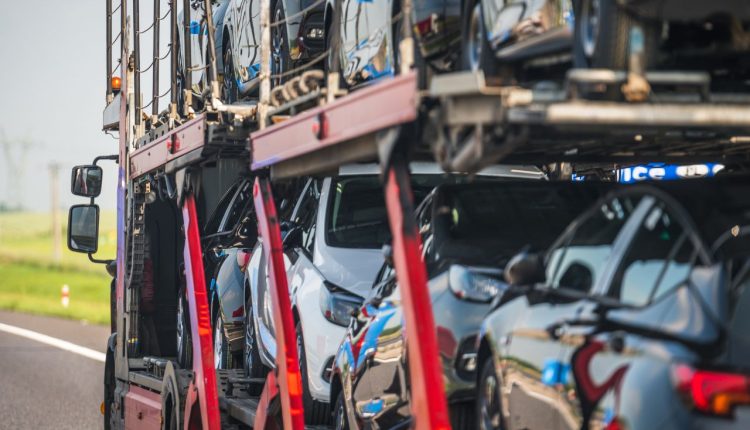 Descubra quanto pode custar um carro usado dos EUA se for trazido para o Brasil. Há regras que precisam ser obedecidas se você tiver esse sonho.