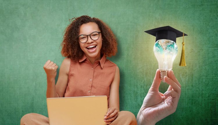 Quem estudo nesse tipo de faculdade costuma ter mais sucesso na esfera público e pode escolher um bom concurso para passar.