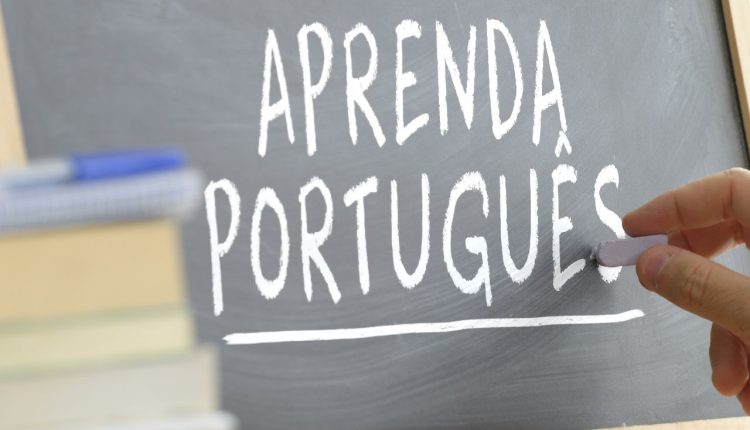 As dúvidas do português podem dar um nó na sua mente e de quase todo mundo, como mostra o Google atualmente.